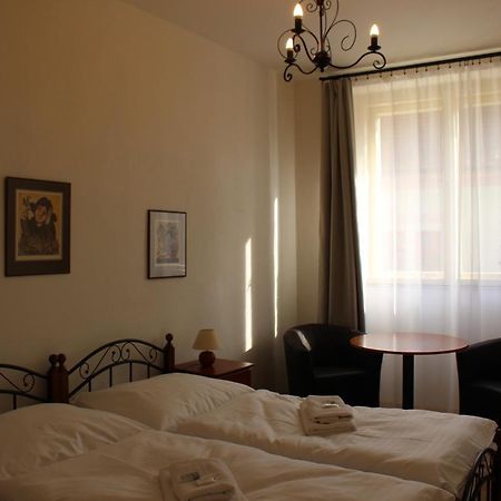Hotel Cerny Kun Louny Zewnętrze zdjęcie