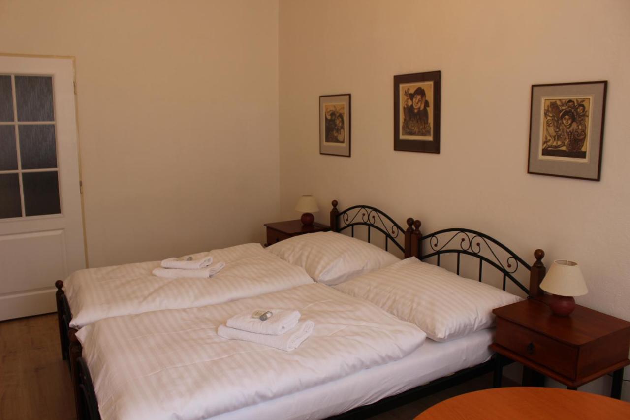 Hotel Cerny Kun Louny Zewnętrze zdjęcie