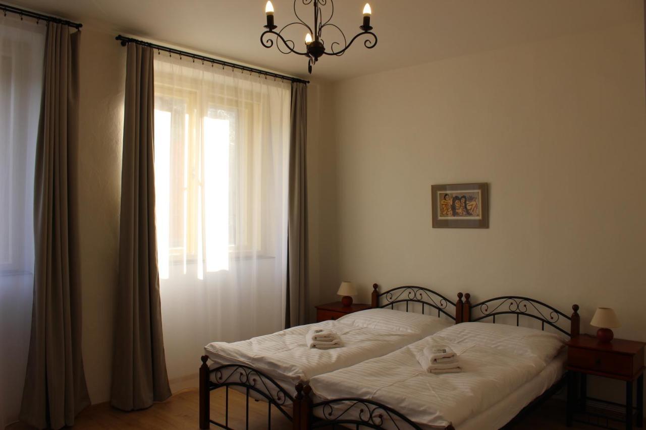 Hotel Cerny Kun Louny Zewnętrze zdjęcie