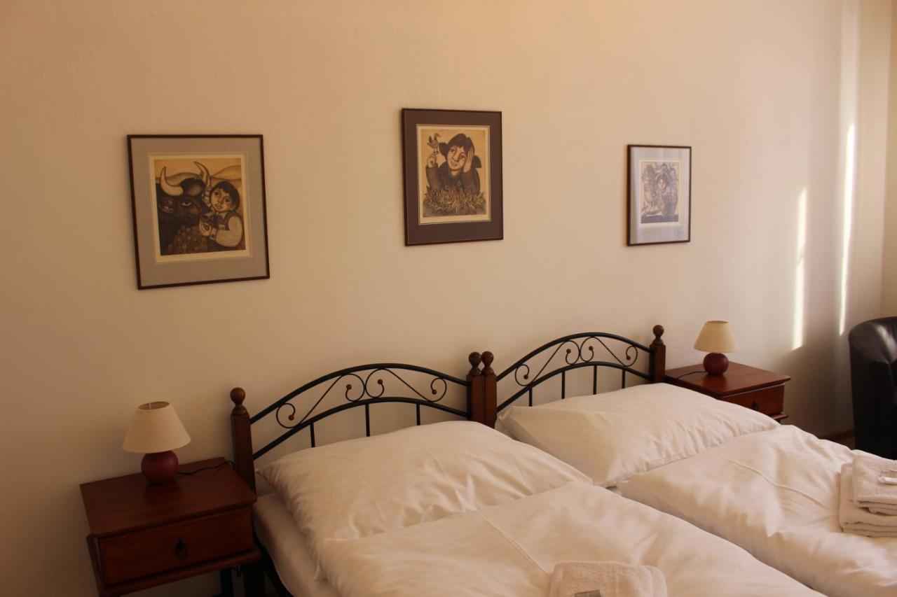 Hotel Cerny Kun Louny Zewnętrze zdjęcie