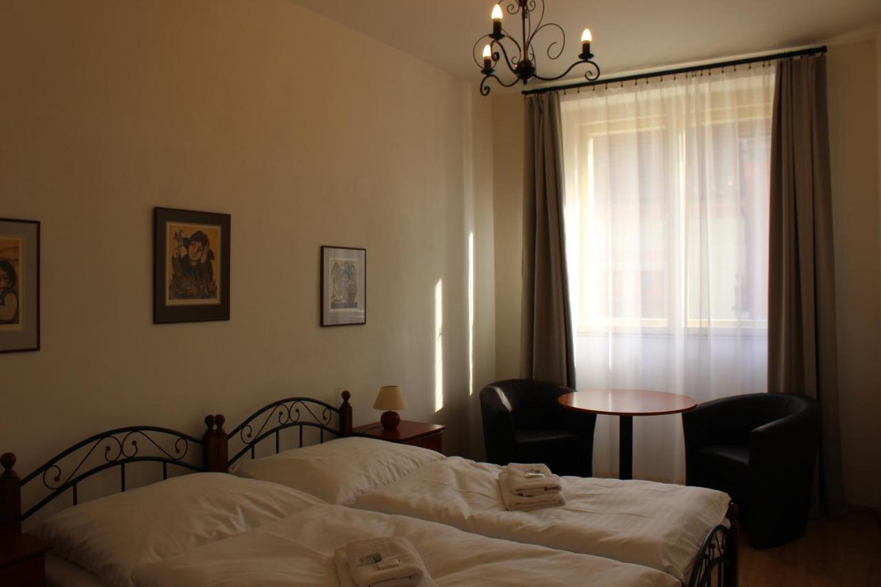 Hotel Cerny Kun Louny Zewnętrze zdjęcie