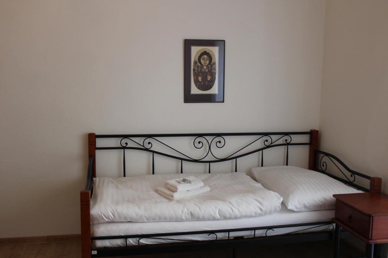Hotel Cerny Kun Louny Zewnętrze zdjęcie