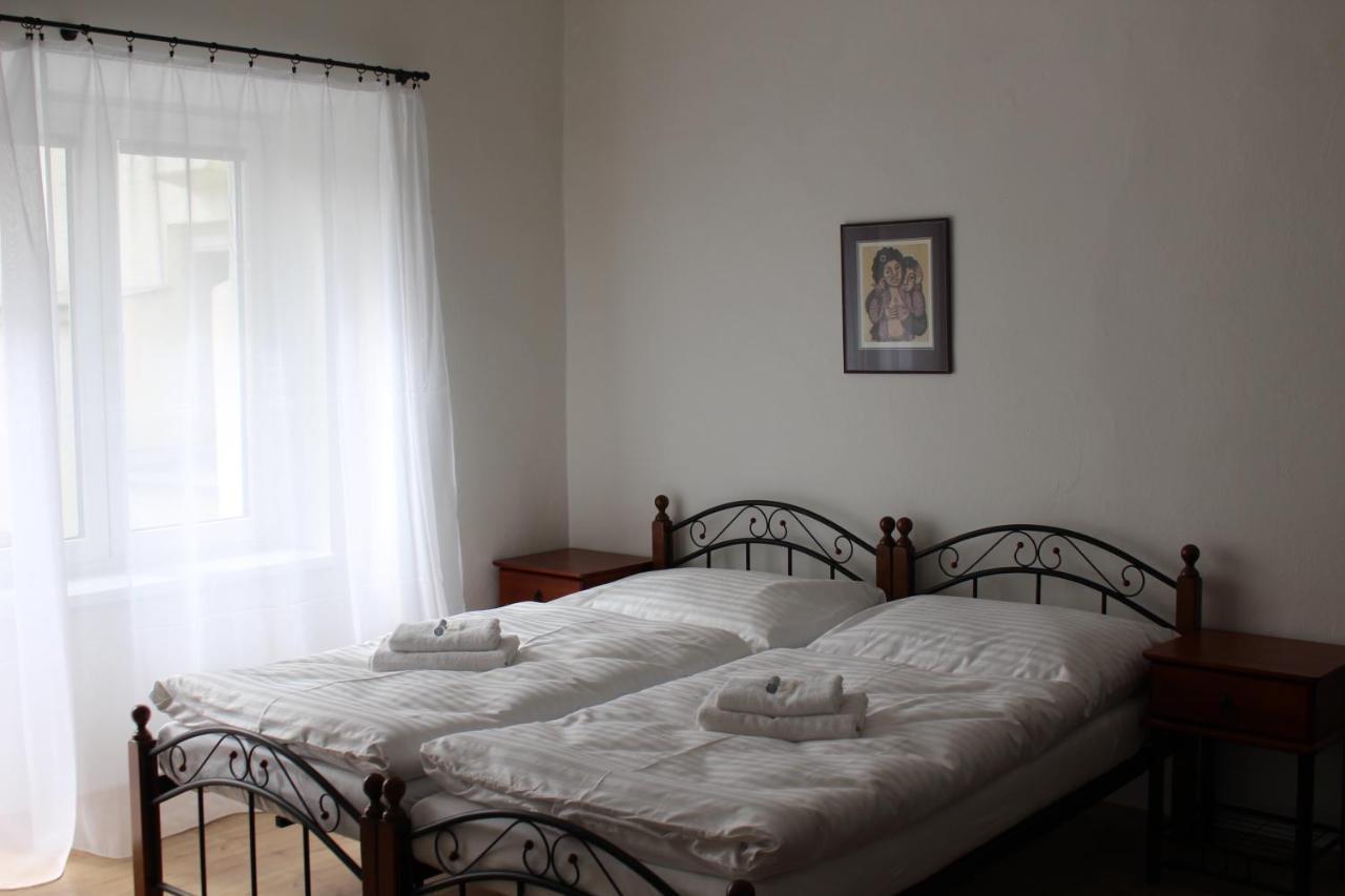 Hotel Cerny Kun Louny Zewnętrze zdjęcie