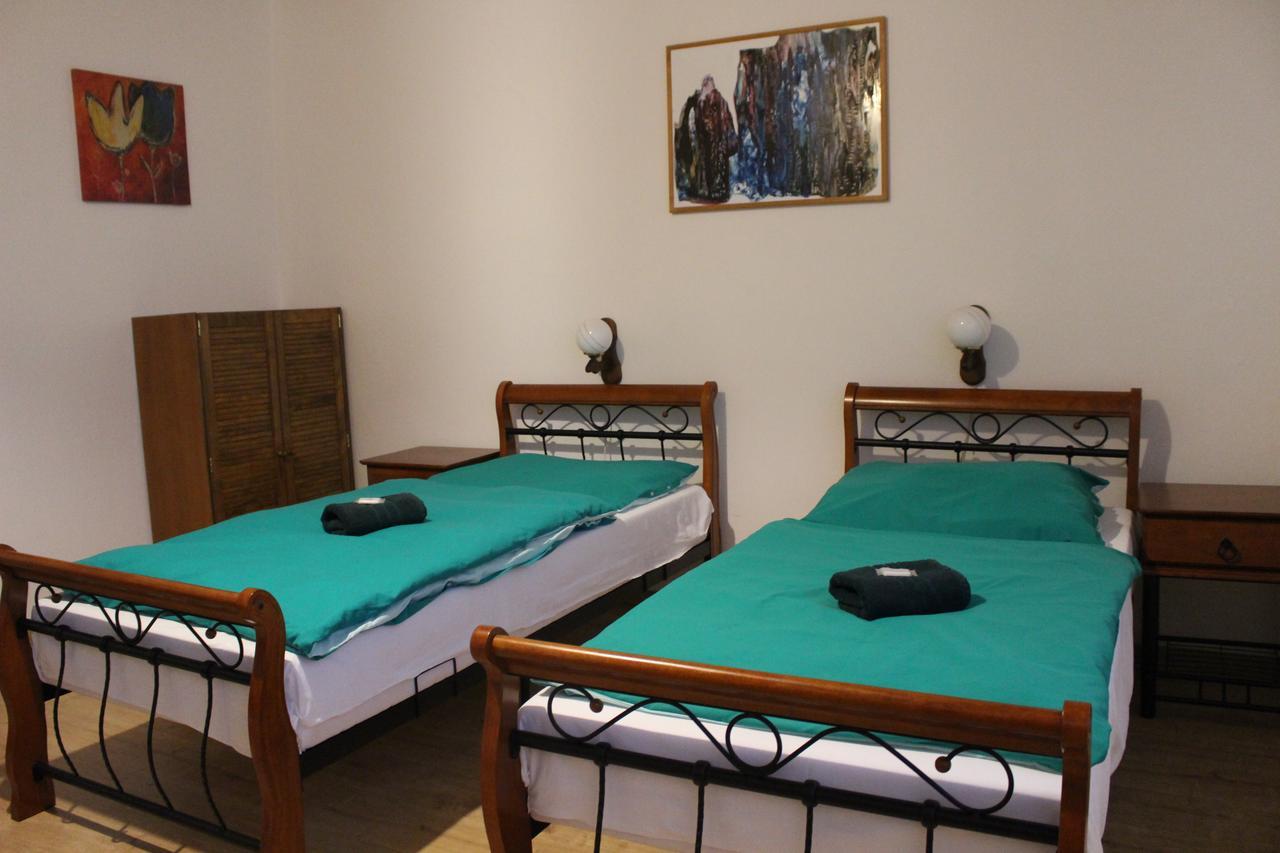 Hotel Cerny Kun Louny Zewnętrze zdjęcie
