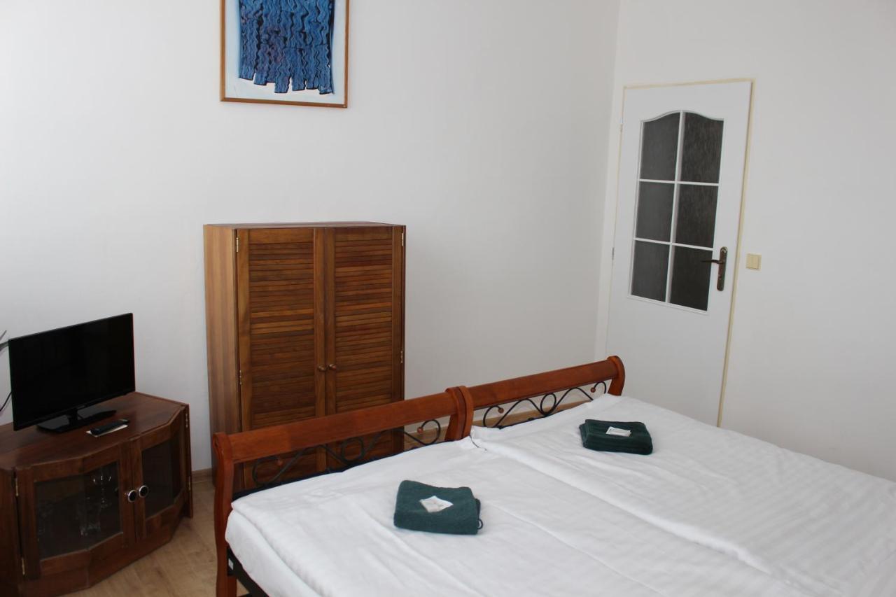 Hotel Cerny Kun Louny Zewnętrze zdjęcie