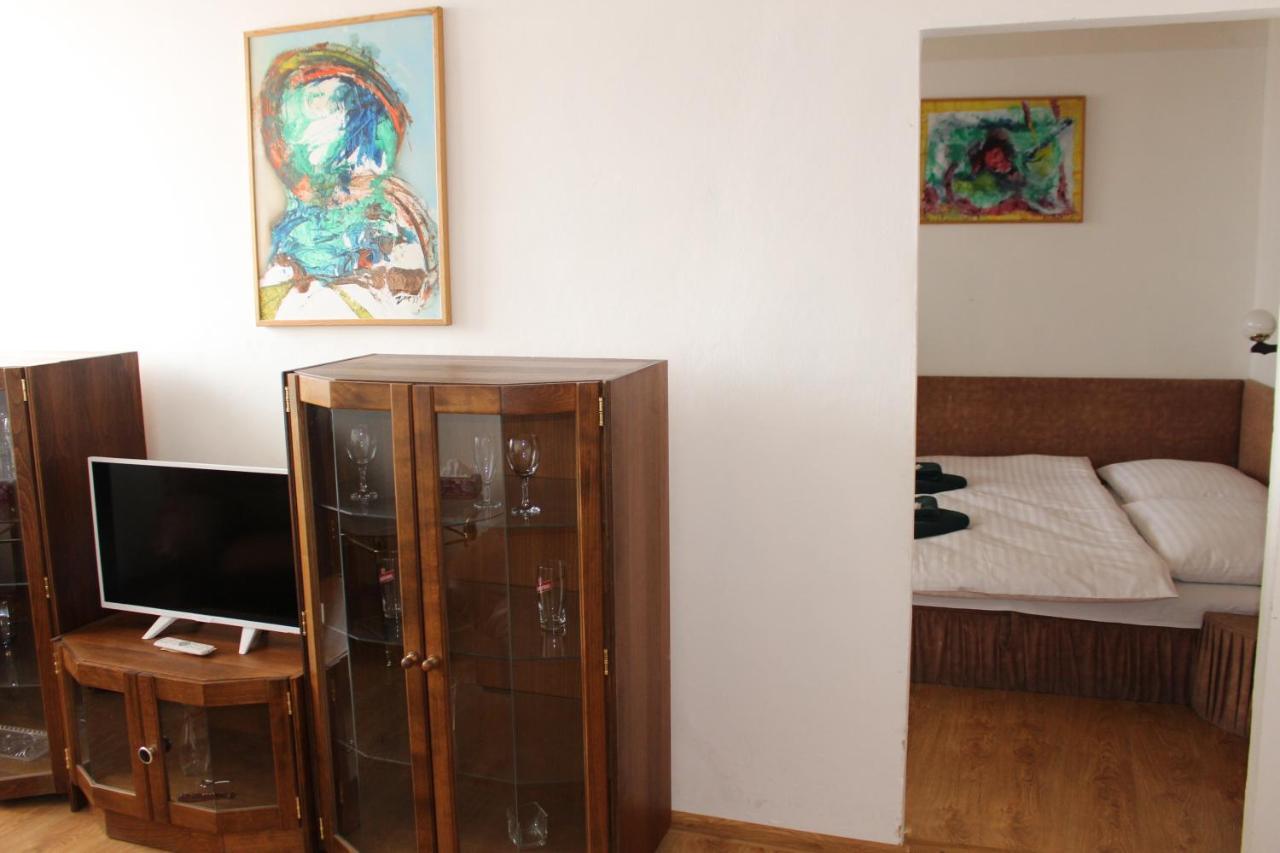 Hotel Cerny Kun Louny Zewnętrze zdjęcie